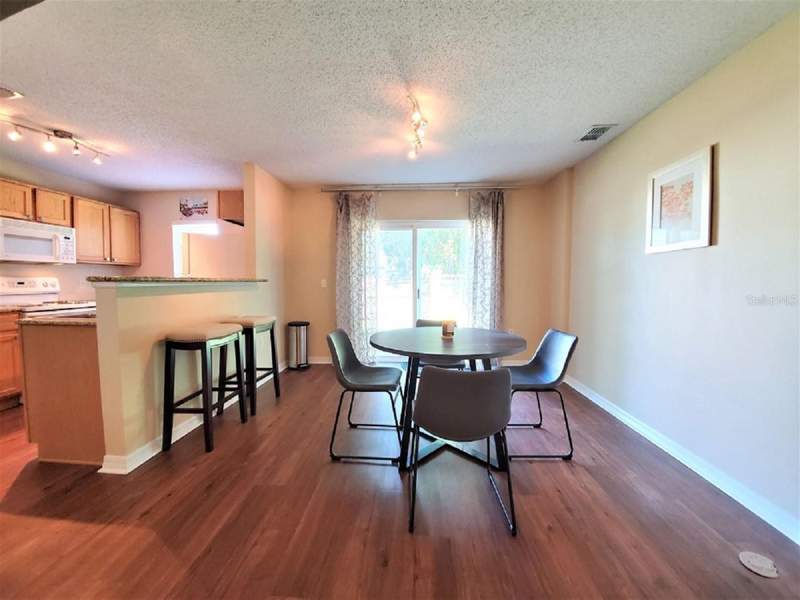 3 bedroom Townhouse at 9870 Ashburn Lake Drive, Ashburn Square Twnhms, Tampa — photo 5
