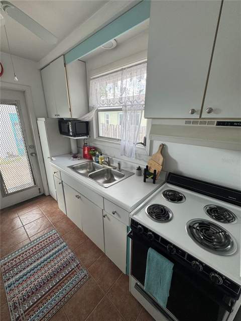 2907 Clinton Street, Gulfport FL - photo 13 of 22