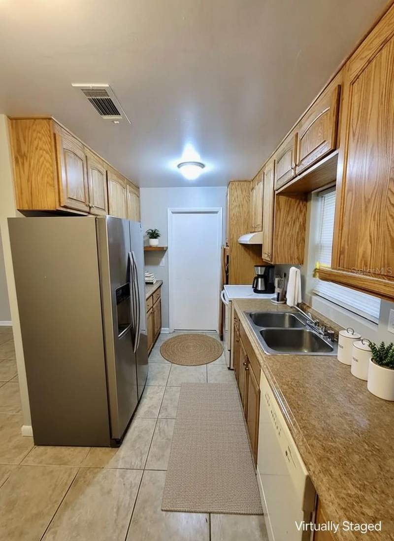 3 bedroom Single Family Residence at 4808 NE 3rd Place, Lake Ridge Sub, Gainesville — photo 5