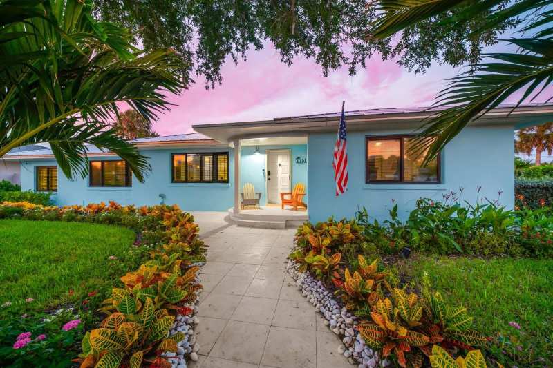 3 bedroom Single Family Residence at 751 Mandalay Avenue, Mandalay Sub, Clearwater Beach — photo 1