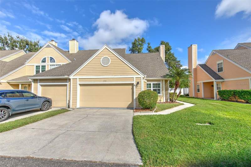 Pine Grove Condo At Bloo