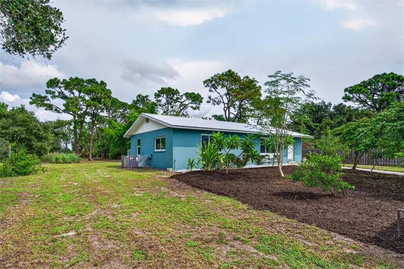 2 bedroom Single Family Residence at 1322 Manasota Beach Road, Florida Tropical Homesites & Little Farms, Englewood — photo 2