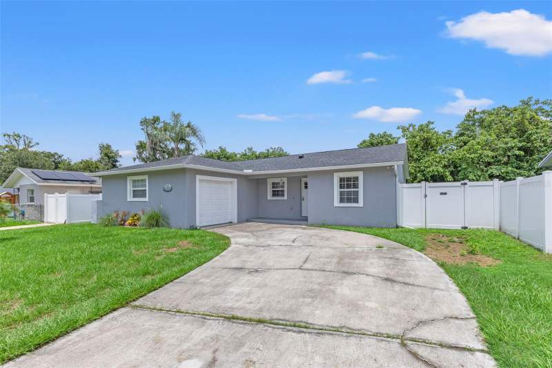 3 bedroom Single Family Residence at 560 Robin Hill Circle, Brandon Estates, Brandon — photo 2