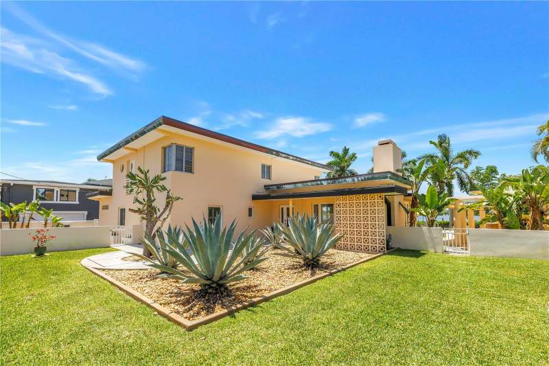 4 bedroom Single Family Residence at 2781 Bayside Drive, Ling-A-Mor Add, St Petersburg — photo 2