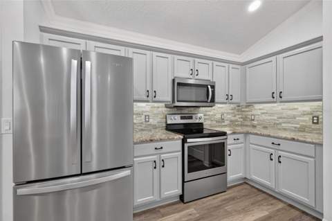 522 Loma Paseo Drive, The Villages FL - photo 7 of 55