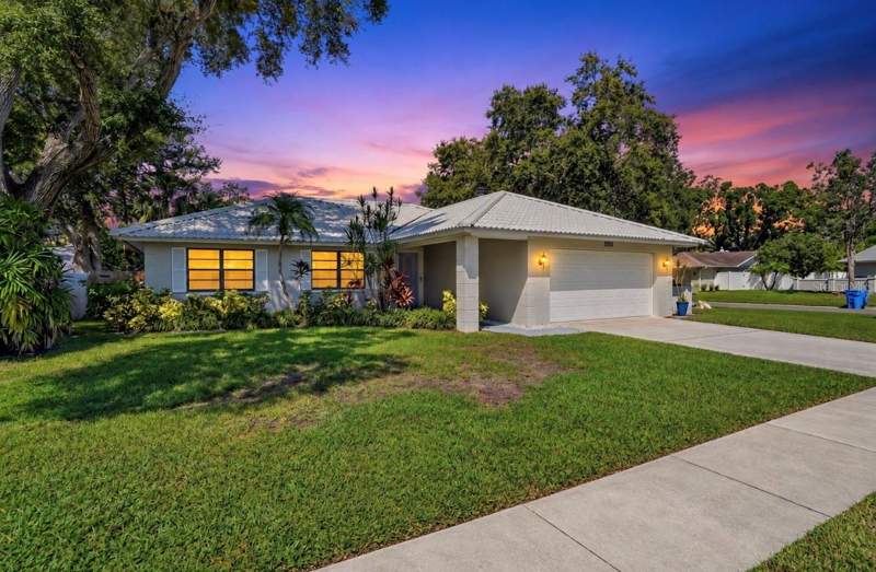 3 bedroom Single Family Residence at 13926 Gull Way, Sound West, Clearwater — photo 2