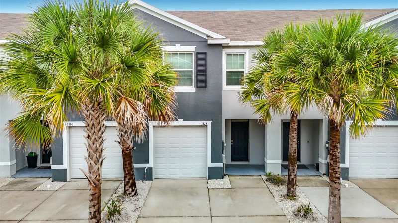 3 bedroom Townhouse at 3328 Pleasant Willow Court, The District, Brandon — photo 1