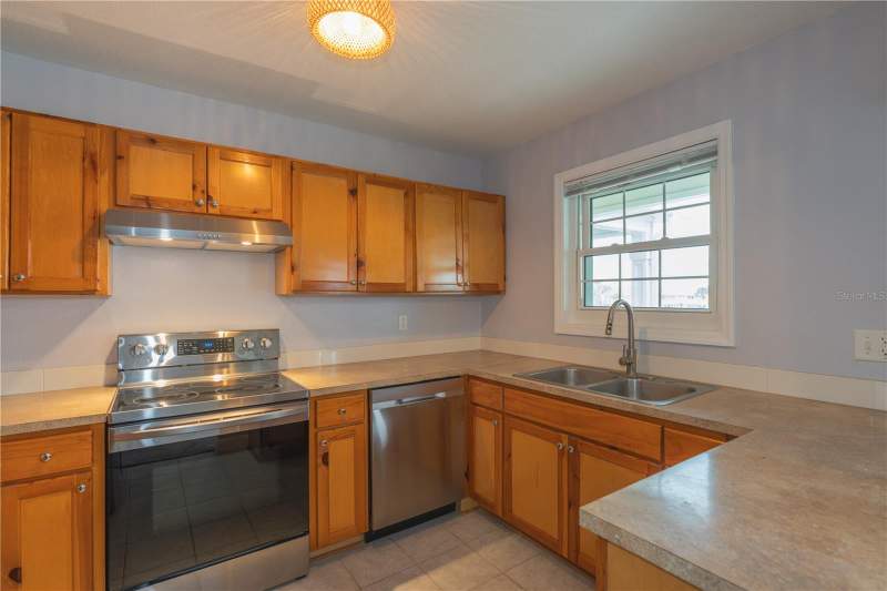 2 bedroom Condominium at 123 Seahorse Drive #D, Waterside At Coquina Key North, St Petersburg — photo 2