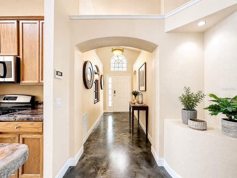4 bedroom Single Family Residence at 7116 Colony Pointe Drive, Lake St Charles Unit 10, Riverview — photo 3