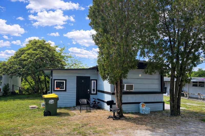 33 bedroom Mobile Home at 30 Wafford Street, Umatilla Smiths A J, Umatilla — photo 1