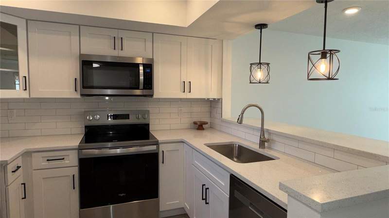 2 bedroom Condominium at 4805 Alt 19 #311, Cove Spgs Condo, Palm Harbor — photo 5