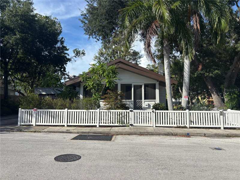 2 bedroom Single Family Residence at 833 11th Avenue, Millers P L, St Petersburg — photo 1