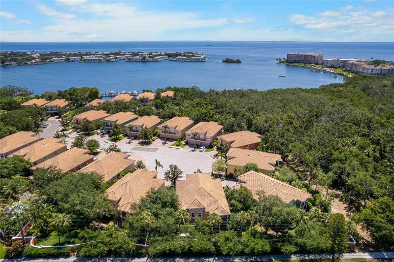 4 bedroom Townhouse at 191 Banyan Bay Drive, Banyan Bay At Rutland, St Petersburg — photo 1
