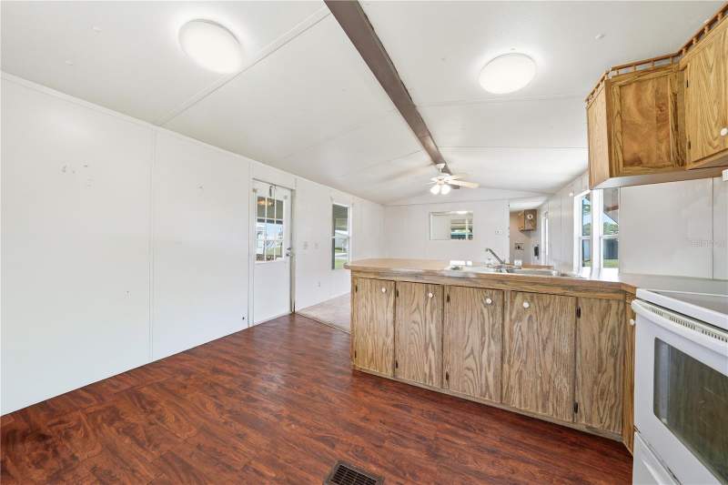 2 bedroom Manufactured Home at 30107 Green Bay Drive, Wisconsin Michigan Shores, Tavares — photo 4