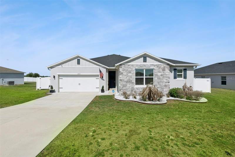 2429 BEGONIA STREET home for sale in the Gardens at Lake Jackson Ridge Phase