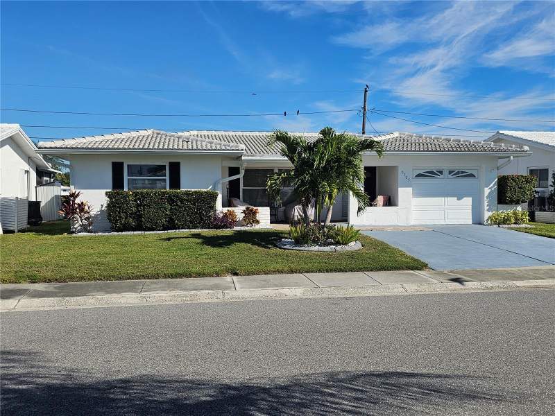2 bedroom Single Family Residence at 9705 Mainlands Boulevard, Mainlands Of Tamarac By The Gulf Unit 1-B Condo, Pinellas Park — photo 2