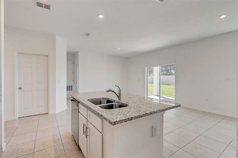 3 bedroom Single Family Residence at 9221 Harris Hawk Drive, Silver Lake Pointe, Leesburg — photo 5