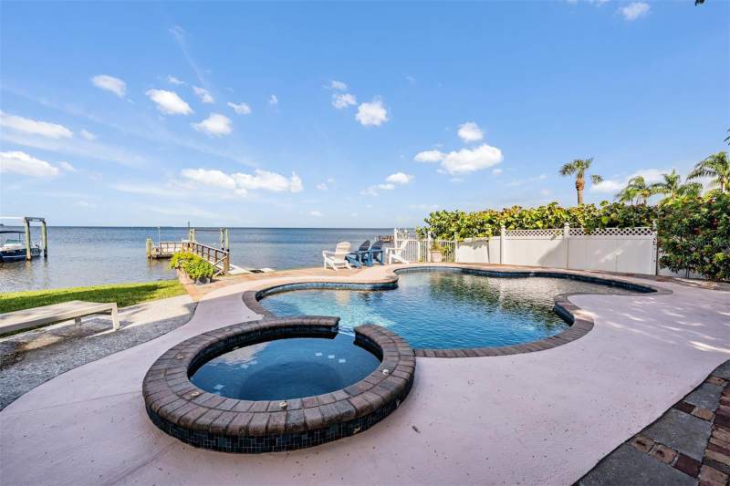 4 bedroom Single Family Residence at 615 N Mayo Street, Seaside Point, Crystal Beach — photo 5