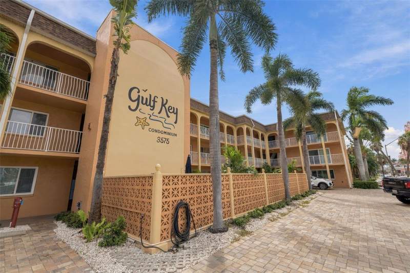 1 bedroom Condominium at 3575 Gulf Boulevard #105, Chateau Pelham Apts Condo, St Pete Beach — photo 3