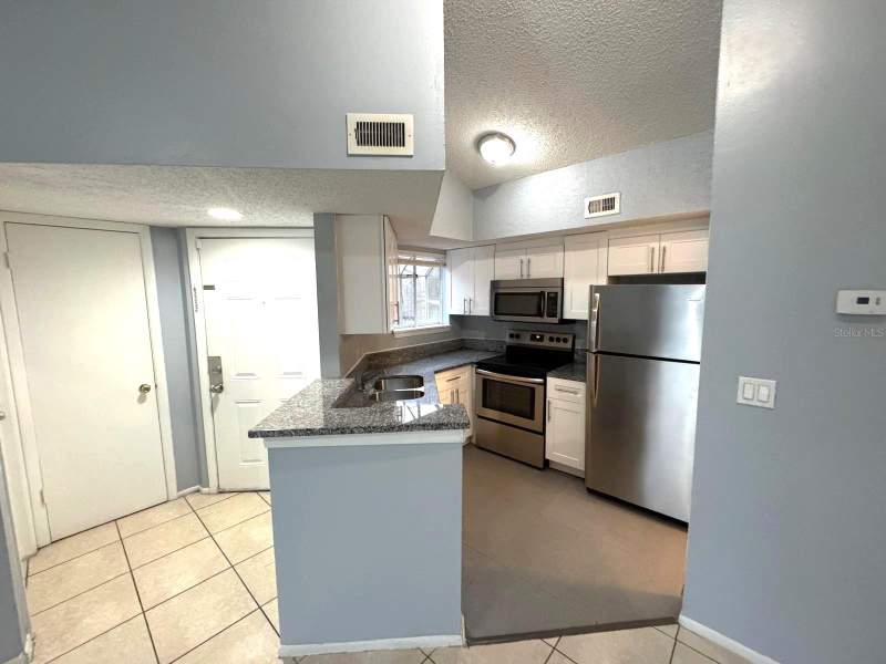 2 bedroom Condominium at 1924 Lake Atriums Circle #56, Plaza/Millenium, Orlando — photo 3