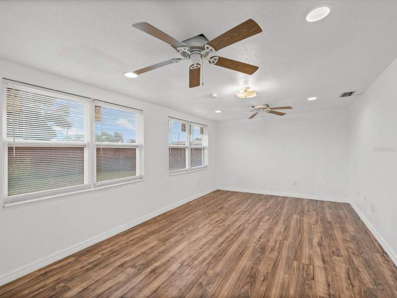 3 bedroom Single Family Residence at 4004 Scarlet Maple Drive, B V Melody Manor Add, Holiday — photo 2