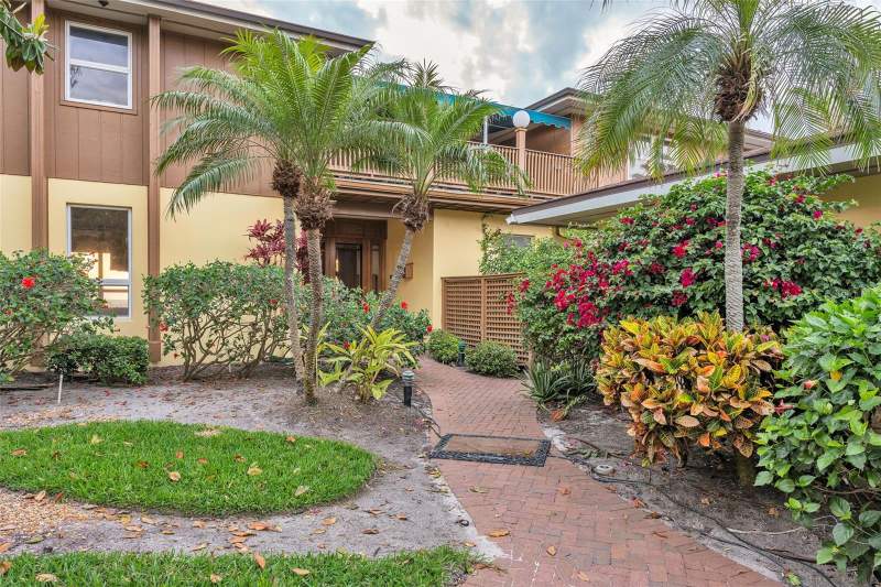 6 bedroom Single Family Residence at 1058 Eldorado Avenue, Carlouel, Clearwater Beach — photo 2