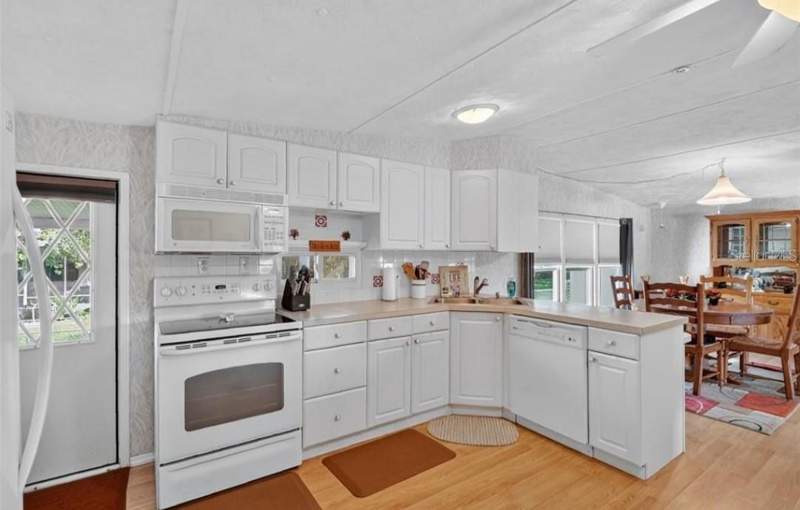 2 bedroom Mobile Home at 11905 Linda Avenue, Imperial Mobile Terrace, Tavares — photo 4