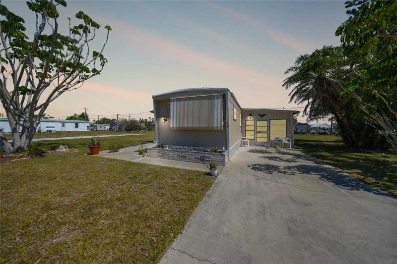 2 bedroom Mobile Home at 1407 Seagull Drive, Mananatee, Englewood — photo 1