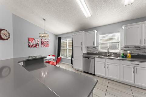8060 Santee Drive, Kissimmee FL - photo 12 of 66