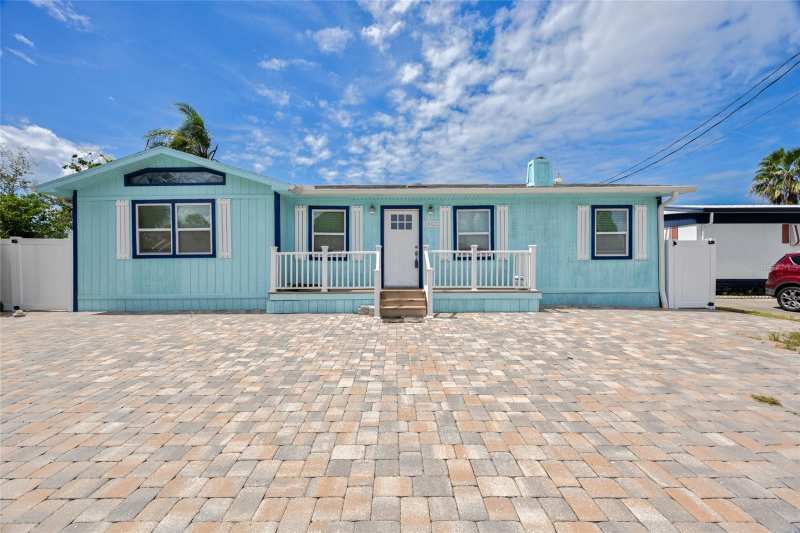 3 bedroom Mobile Home at 13023 Port Court, Signal Cove, Hudson — photo 1