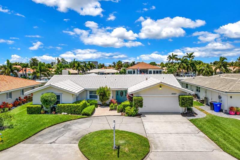 4 bedroom Single Family Residence at 2067 Massachusetts Avenue, Venetian Isles, St Petersburg — photo 2