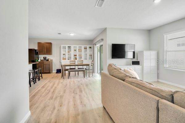 4 bedroom Single Family Residence at 10213 Golden Light Court, Timber Crk Ph 2A & 2B, Riverview — photo 5