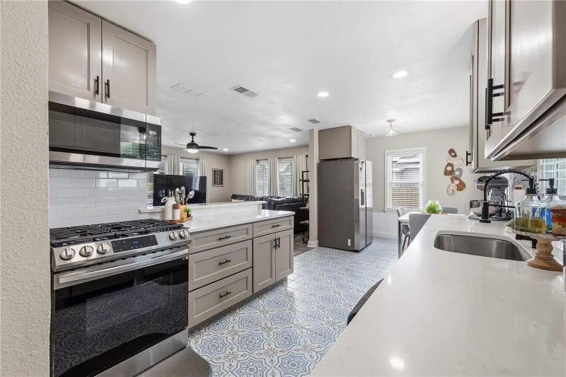 5 bedroom Single Family Residence at 1468 Druid Road, Breeze Hill, Clearwater — photo 5