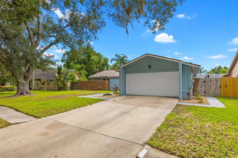 4 bedroom Single Family Residence at 15917 Country Farm Place, Country Place Unit IV B, Tampa — photo 3
