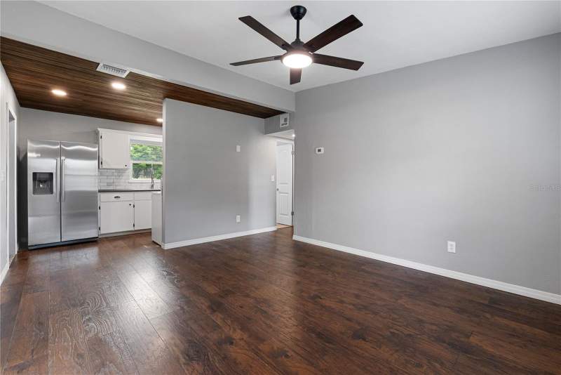 2 bedroom Single Family Residence at 460 E 3rd Street, North Chuluota, Chuluota — photo 3