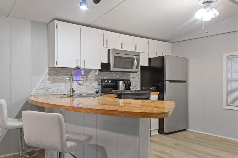 2 bedroom Manufactured Home at 11301 Edison Avenue, Griffin Park, New Port Richey — photo 3