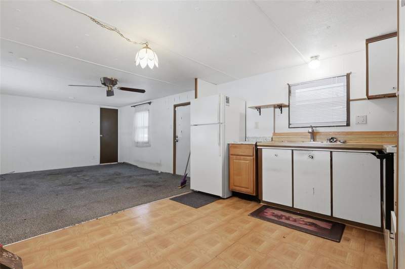 2 bedroom Mobile Home at 37622 March Lane, Zephyrhills Colony Co, Zephyrhills — photo 5