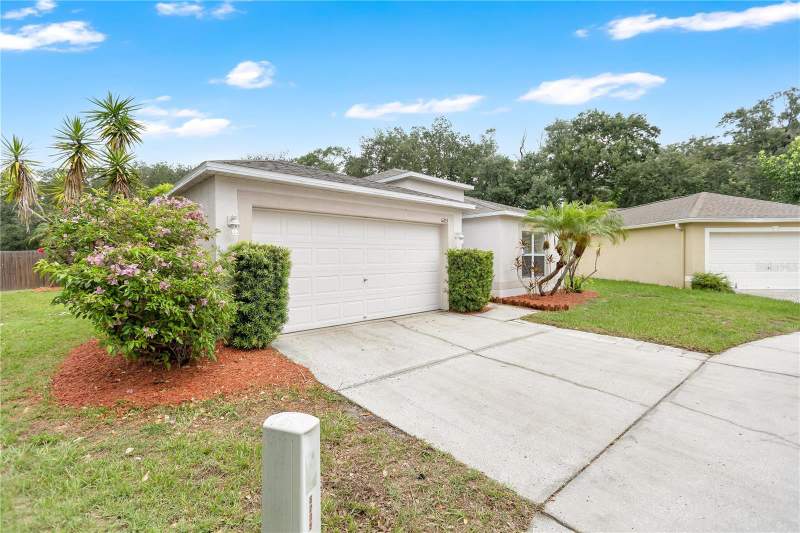 3 bedroom Single Family Residence at 6203 Venezia Place, Villages Of Lake St Charles, Riverview — photo 2