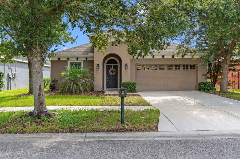 3 bedroom Single Family Residence at 15913 Oakleaf Run Drive, Starling At Fishhawk Ph Ia, Lithia — photo 1