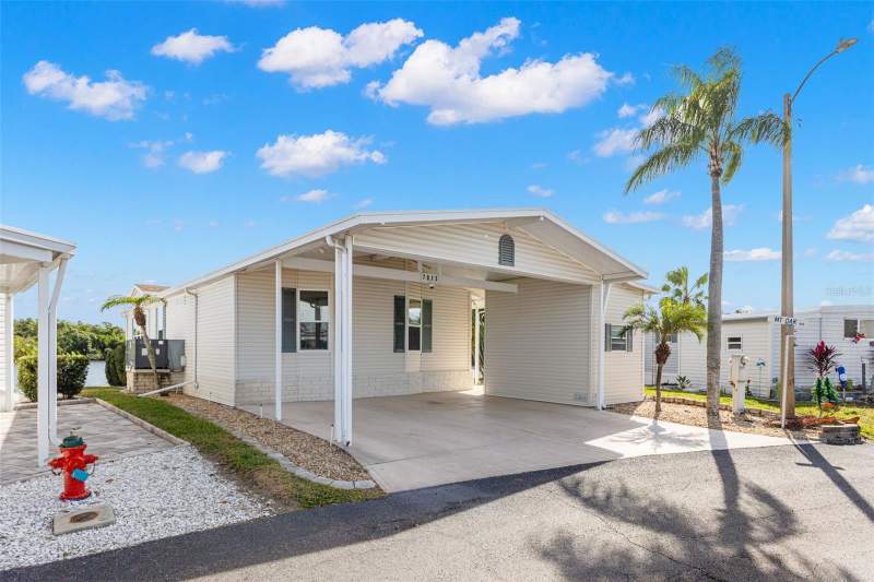 2 bedroom Manufactured Home at 7013 MOUNT PINEY ROAD #724, MOBEL AMERICANA MOBILE HOME PARK UNREC, ST PETERSBURG — photo 2