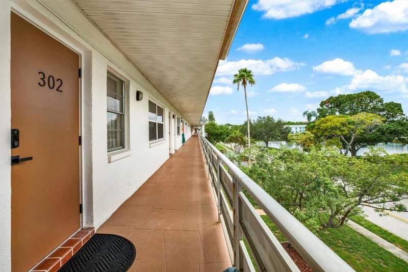 1 bedroom Condominium at 6015 19th Street #302, Town Apts Condo, St Petersburg — photo 3