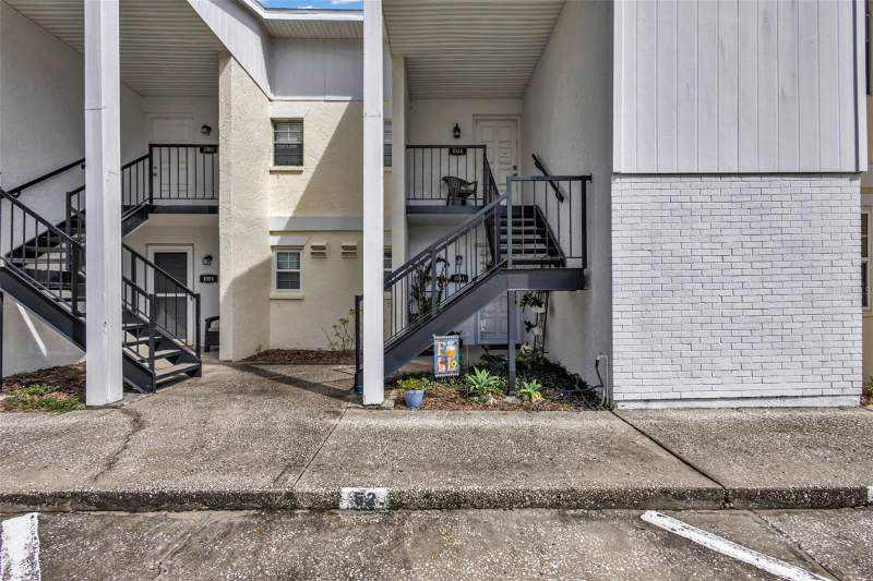 2 bedroom Condominium at 3811 N Oak Drive #E51, Fairoaks North A Condo, Tampa — photo 2