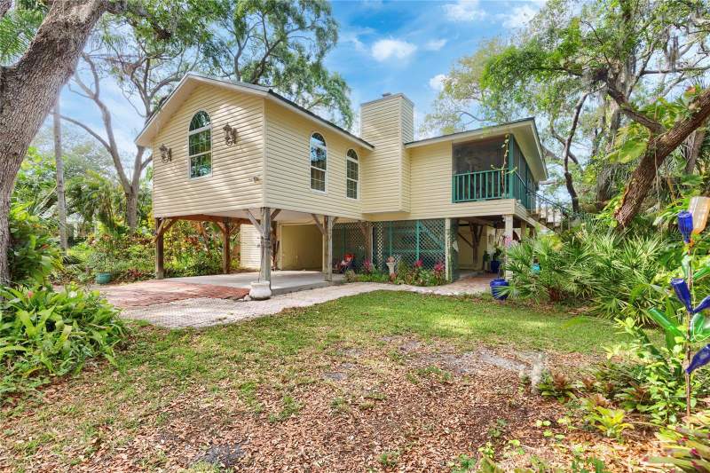 3 bedroom Single Family Residence at 420 Hanby Street, Crystal Beach, Crystal Beach — photo 3