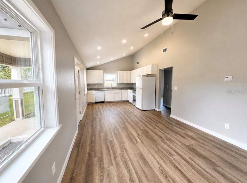 2 bedroom Single Family Residence at 351 N Main Avenue, Edge’S Second Addition To The Town Of Groveland, Groveland — photo 4