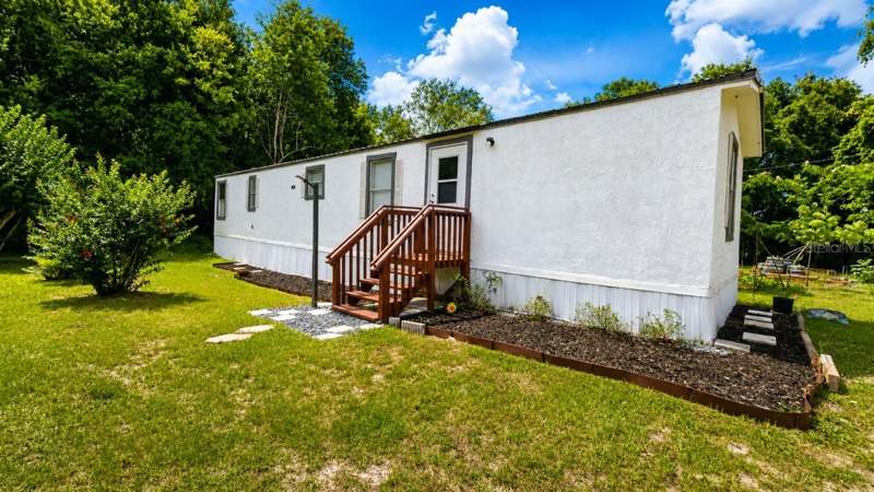 2 bedroom Manufactured Home at 24325 SW 46th Avenue, Newberry, Newberry — photo 2