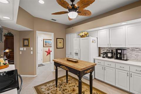 8420 Maybelle Drive, Weeki Wachee FL - photo 18 of 80