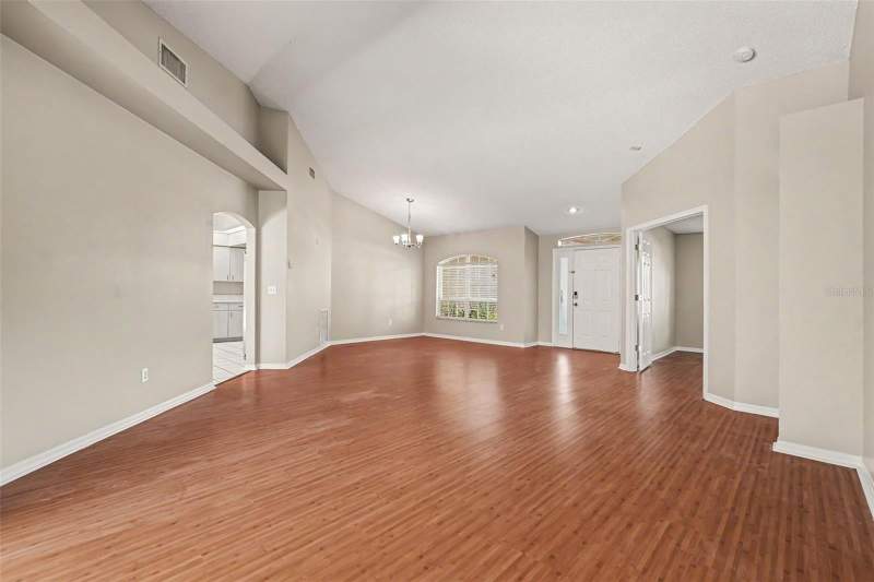 4 bedroom Single Family Residence at 2909 Starmount Drive, Buckhorn Fifth Add Unit 1, Valrico — photo 4