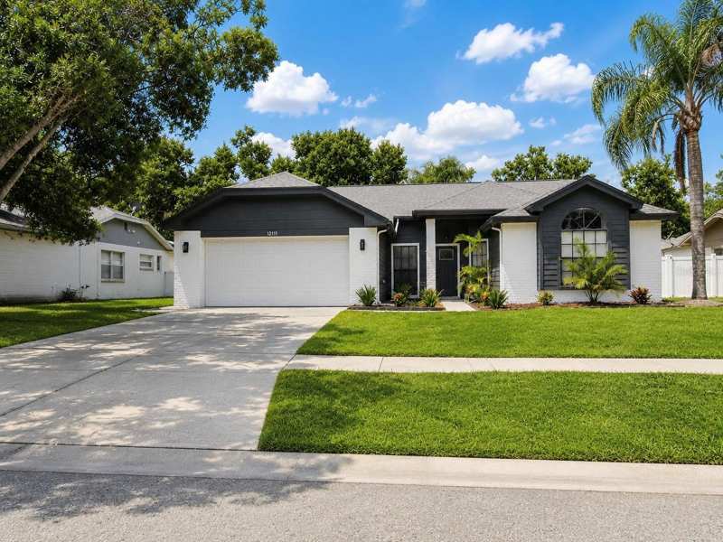 4 bedroom Single Family Residence at 12111 Wildbrook Drive, Boyette Spgs Sec B Un #2, Riverview — photo 1