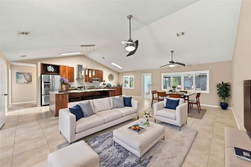 3 bedroom Single Family Residence at 1902 E View Drive, Caloosa Country Club Estates U, Sun City Center — photo 5