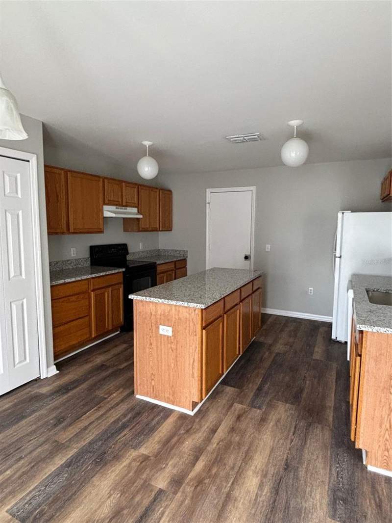 4 bedroom Single Family Residence at 11102 Summer Star Drive, South Fork Unit 4, Riverview — photo 5